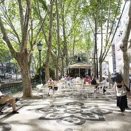 Sunny, And Comfy Ap. In Av. Da Liberdade Lägenhet