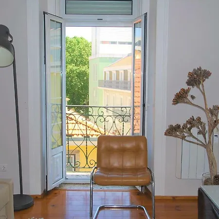 Sunny, And Comfy Ap. In Av. Da Liberdade リスボン
