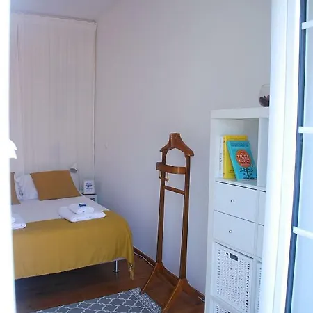 Daire Sunny, And Comfy Ap. In Av. Da Liberdade Lisboa