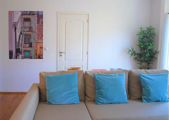 Sunny, And Comfy Ap. In Av. Da Liberdade Lisboa