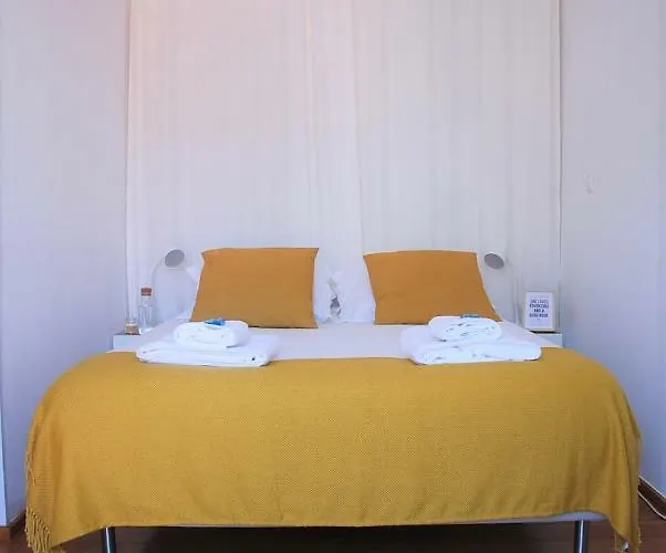 Sunny, And Comfy Ap. In Av. Da Liberdade * Lisboa