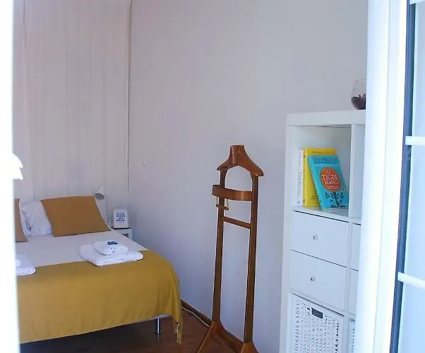 Lägenhet Sunny, And Comfy Ap. In Av. Da Liberdade Lisboa