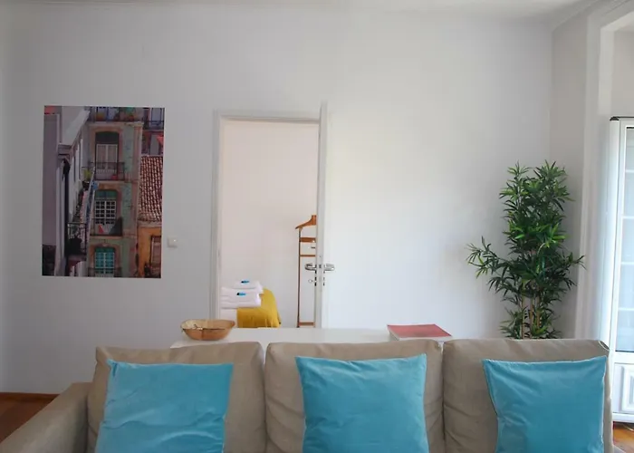 Sunny, And Comfy Ap. In Av. Da Liberdade Lisboa