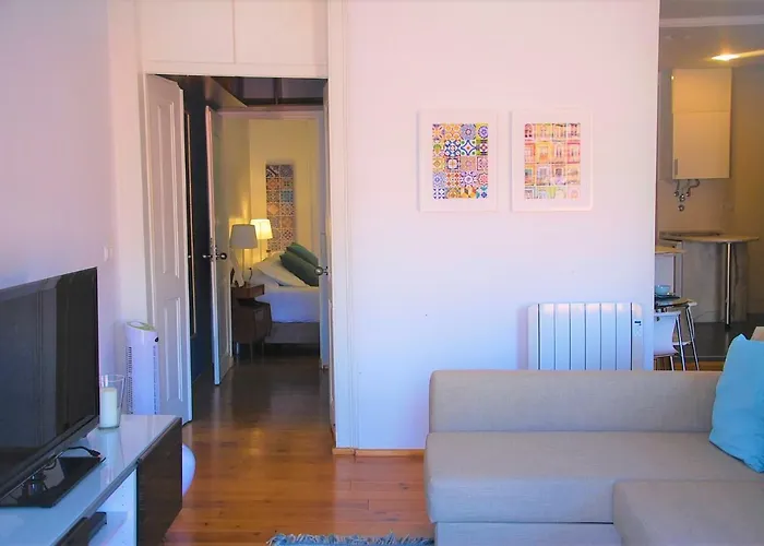 Sunny, And Comfy Ap. In Av. Da Liberdade