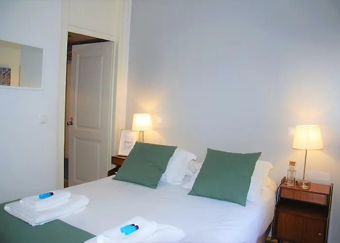 Sunny, And Comfy Ap. In Av. Da Liberdade * Lisboa