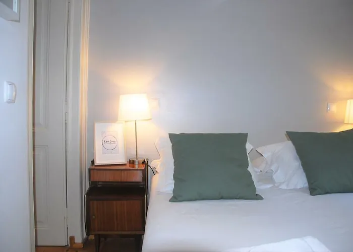 Sunny, And Comfy Ap. In Av. Da Liberdade 아파트