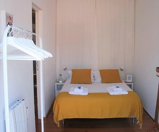 Sunny, And Comfy Ap. In Av. Da Liberdade